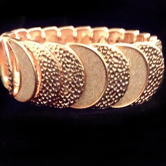 Rose Gold Bangle Braclet - Picture 2 of 3